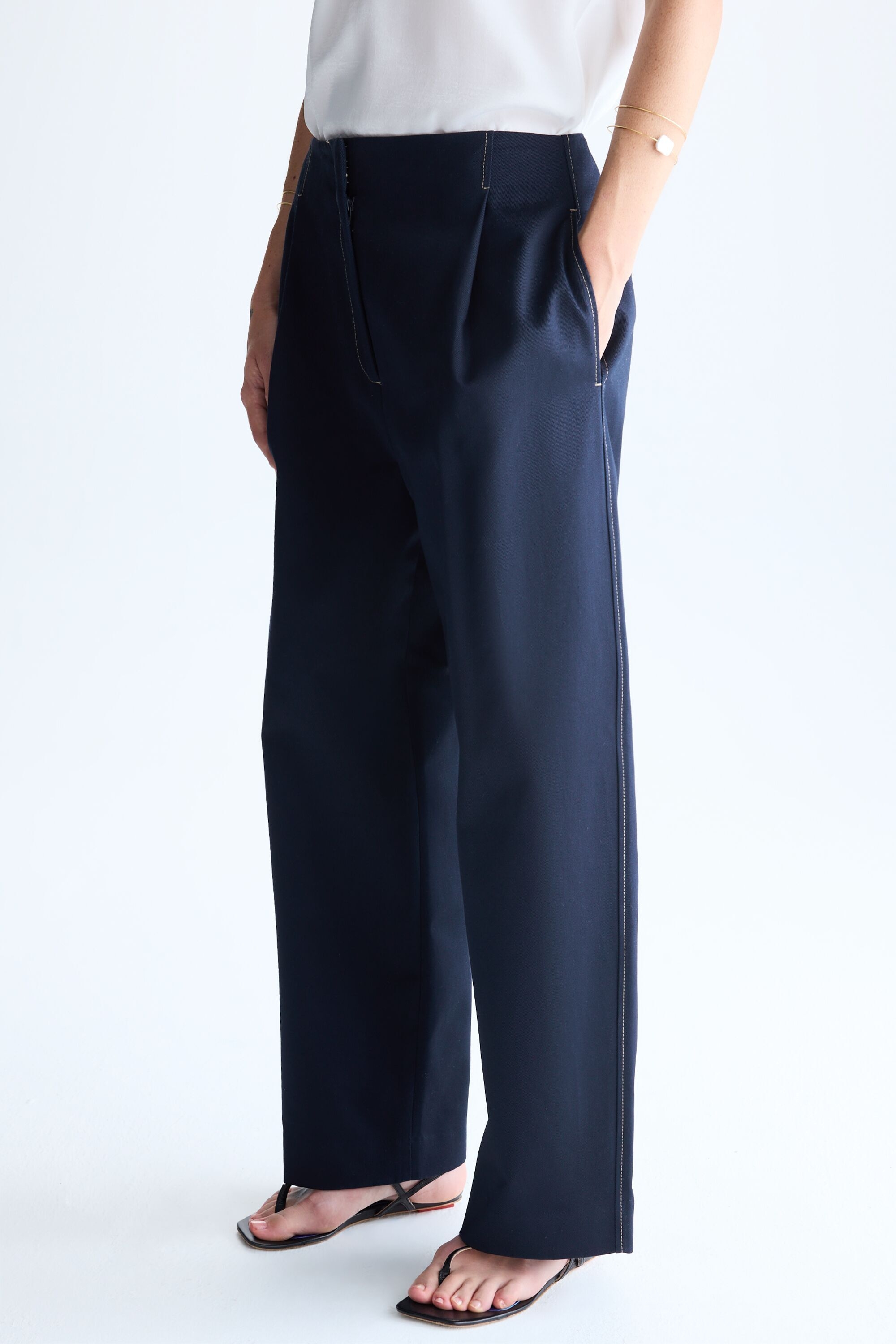 Twill pegged trousers