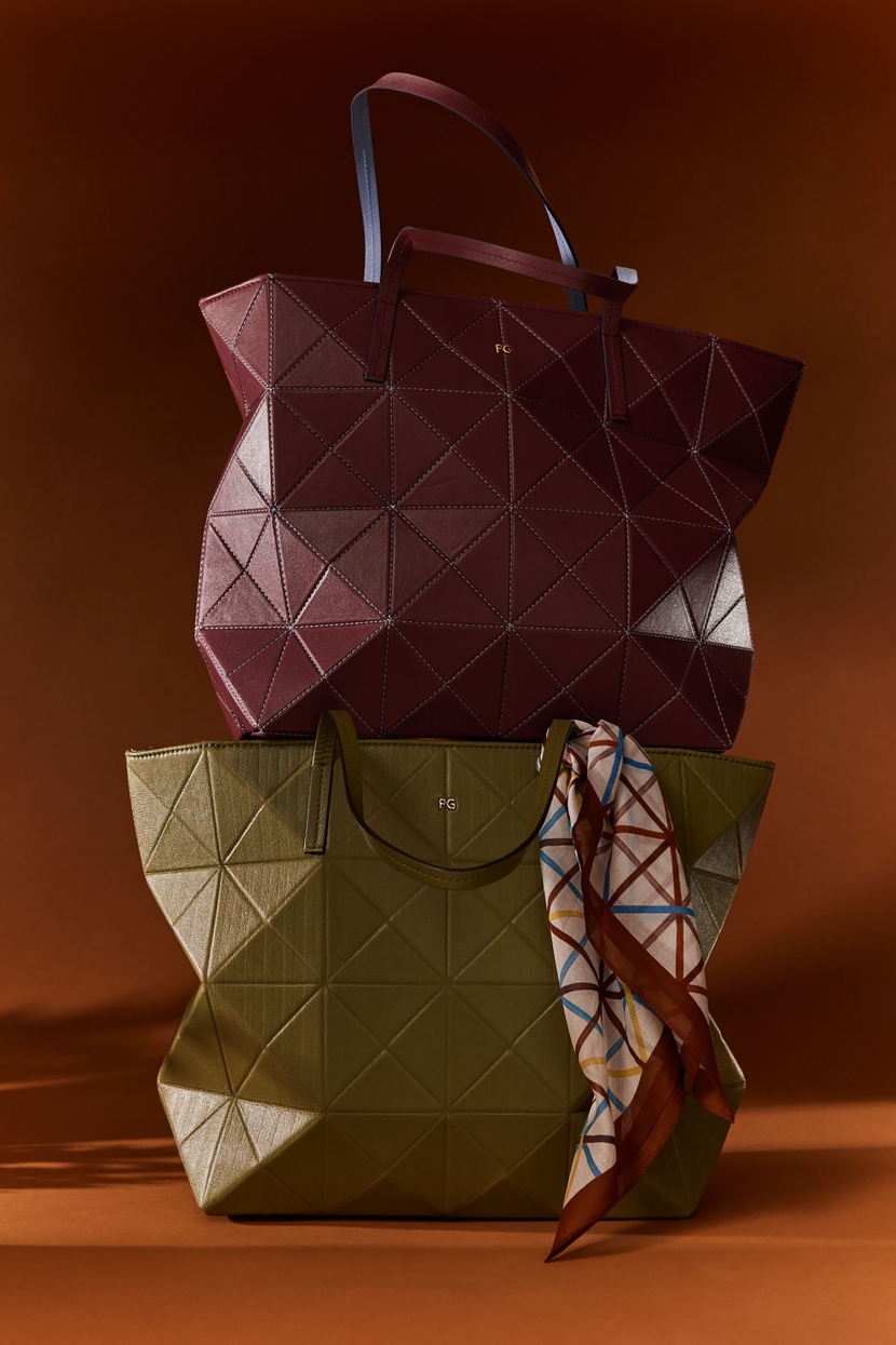 ORIGAMI ZIPPED SHOULDER BAG